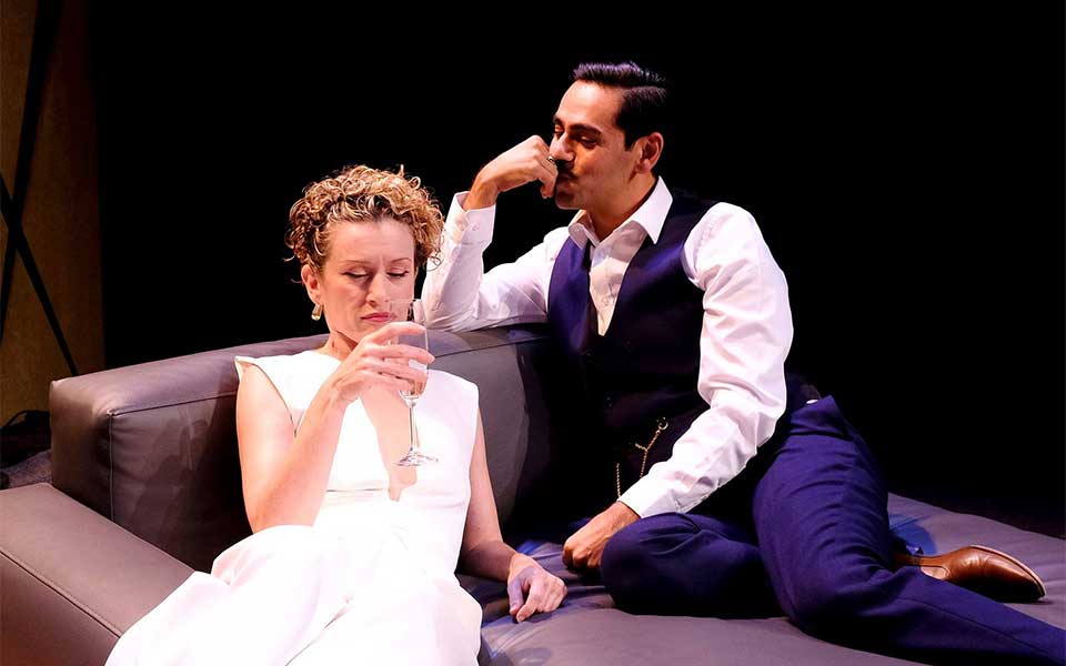 couple-on-couch_960x600